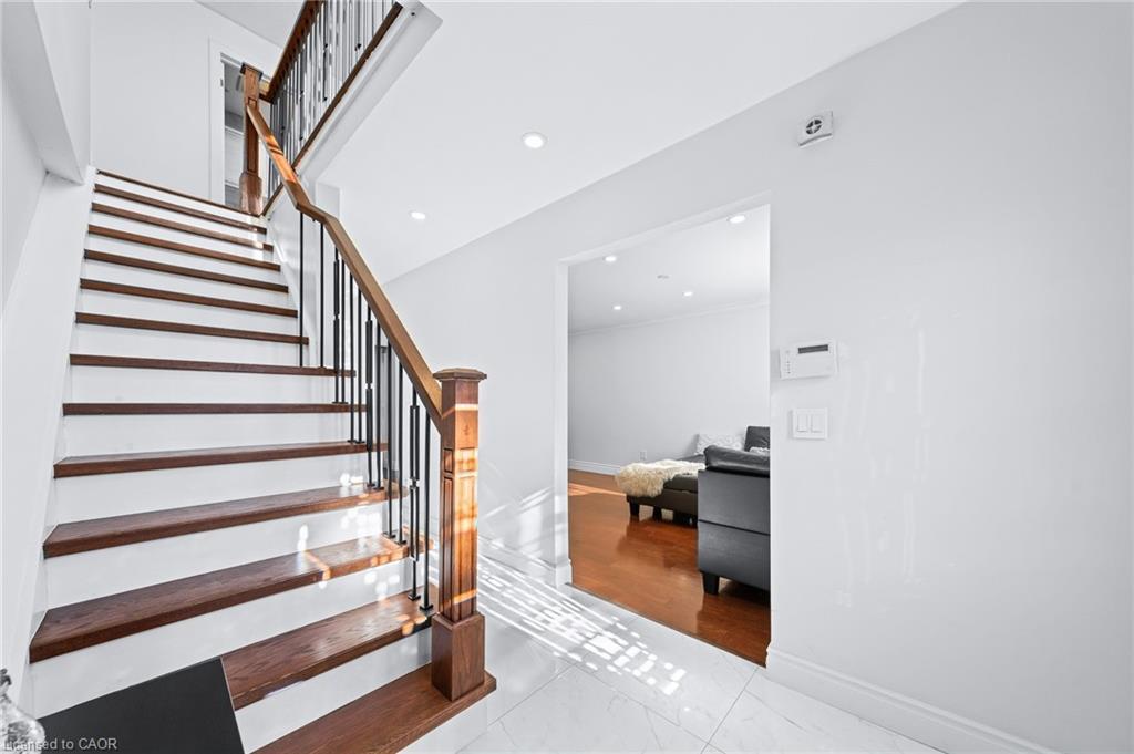 46 Novoco Drive, Hamilton, ON - Indoor Photo Showing Other Room