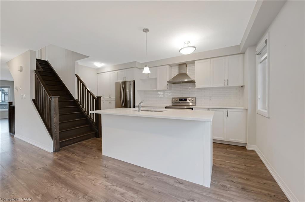 110 Ian Ormston Drive, Kitchener, ON - Indoor Photo Showing Kitchen With Upgraded Kitchen