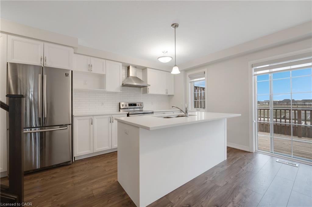 110 Ian Ormston Drive, Kitchener, ON - Indoor Photo Showing Kitchen With Upgraded Kitchen