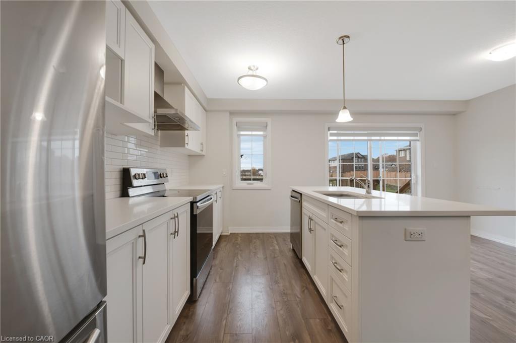 110 Ian Ormston Drive, Kitchener, ON - Indoor Photo Showing Kitchen With Upgraded Kitchen