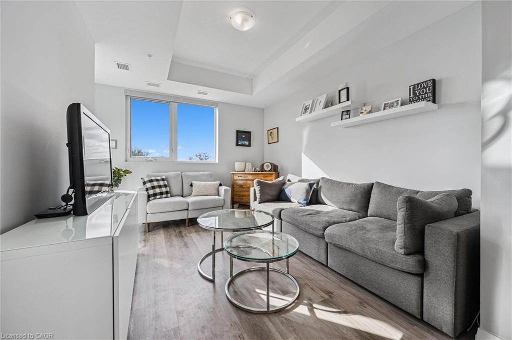 416-108 Garment Street, Kitchener, ON - Indoor Photo Showing Living Room