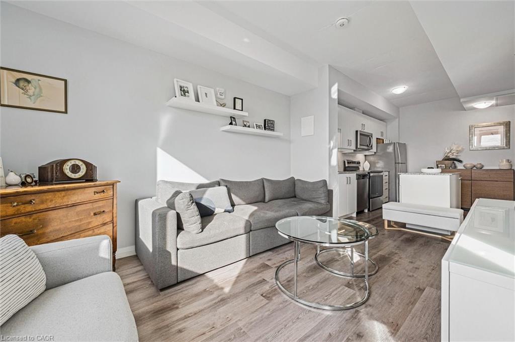 416-108 Garment Street, Kitchener, ON - Indoor Photo Showing Living Room