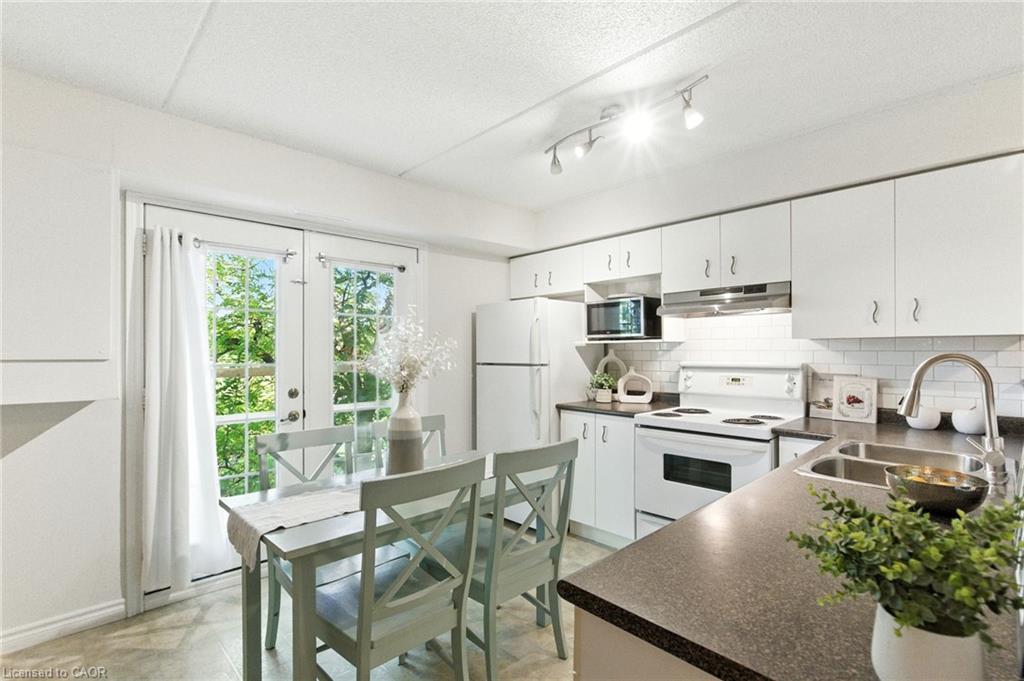 305-1490 Bishops Gate, Oakville, ON - Indoor Photo Showing Other Room