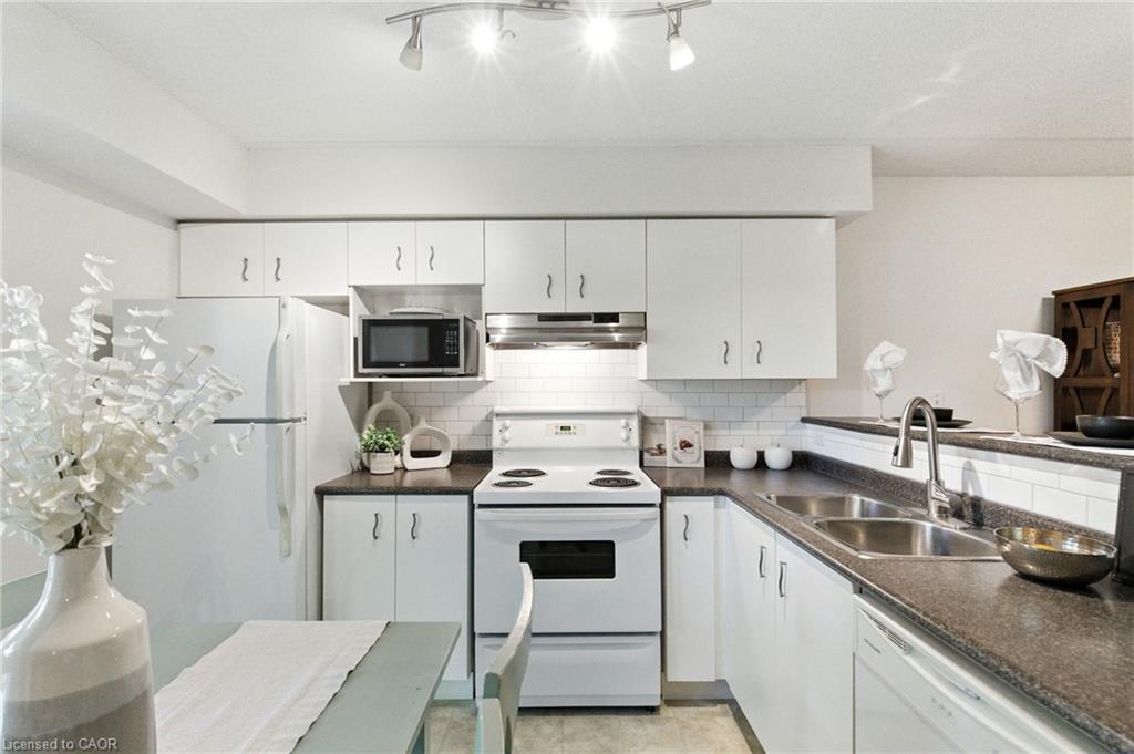 305-1490 Bishops Gate, Oakville, ON - Indoor Photo Showing Kitchen With Double Sink