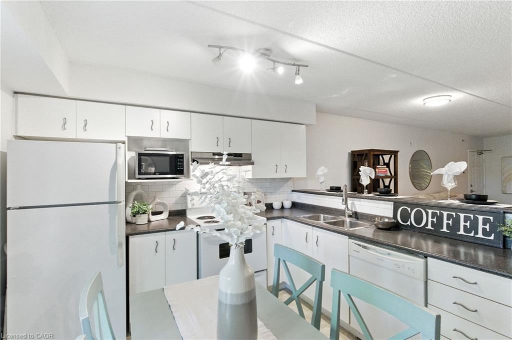 305-1490 Bishops Gate, Oakville, ON - Indoor Photo Showing Kitchen With Double Sink