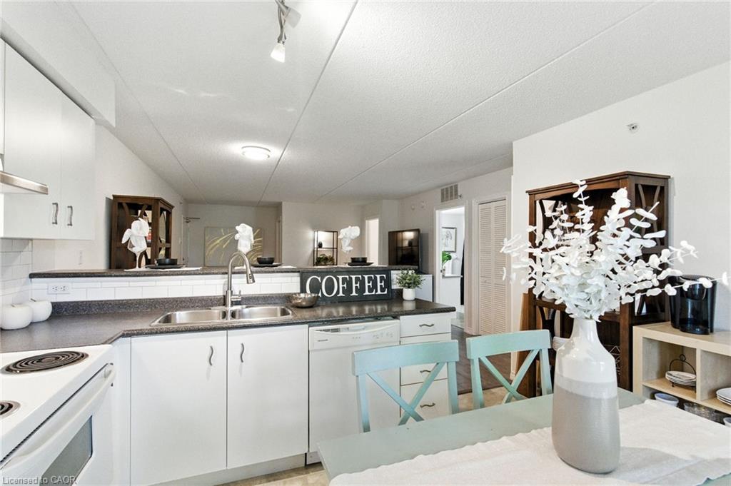 305-1490 Bishops Gate, Oakville, ON - Indoor Photo Showing Kitchen With Double Sink