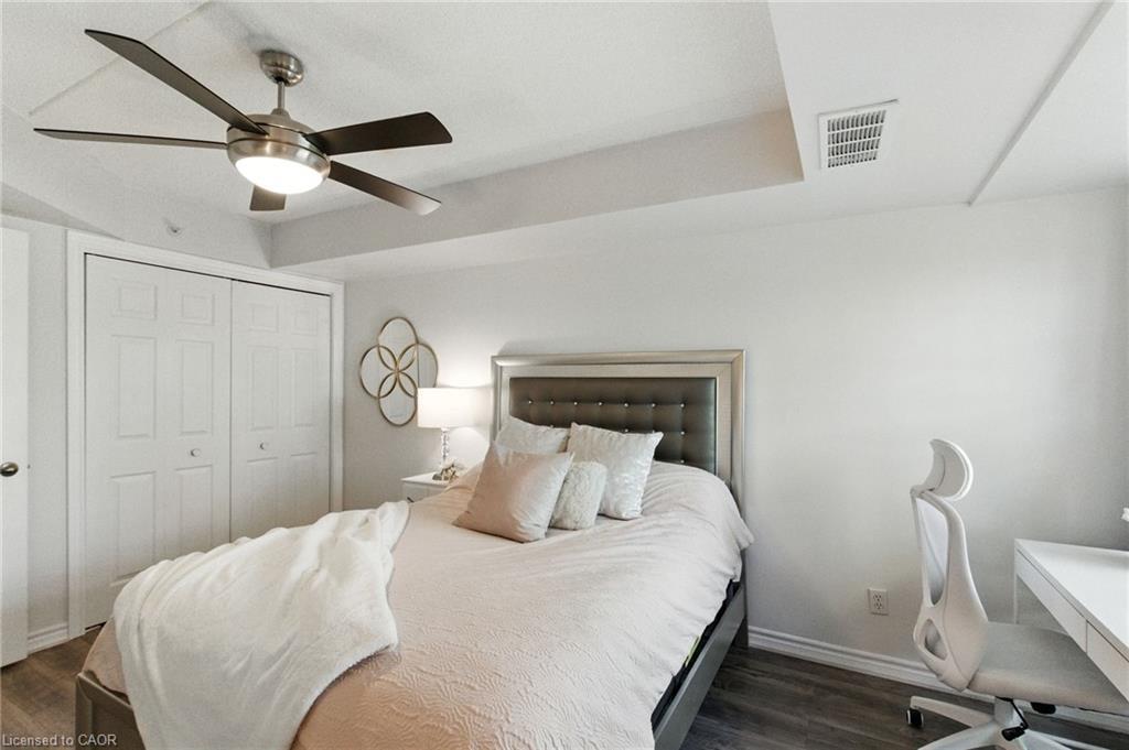 305-1490 Bishops Gate, Oakville, ON - Indoor Photo Showing Bedroom