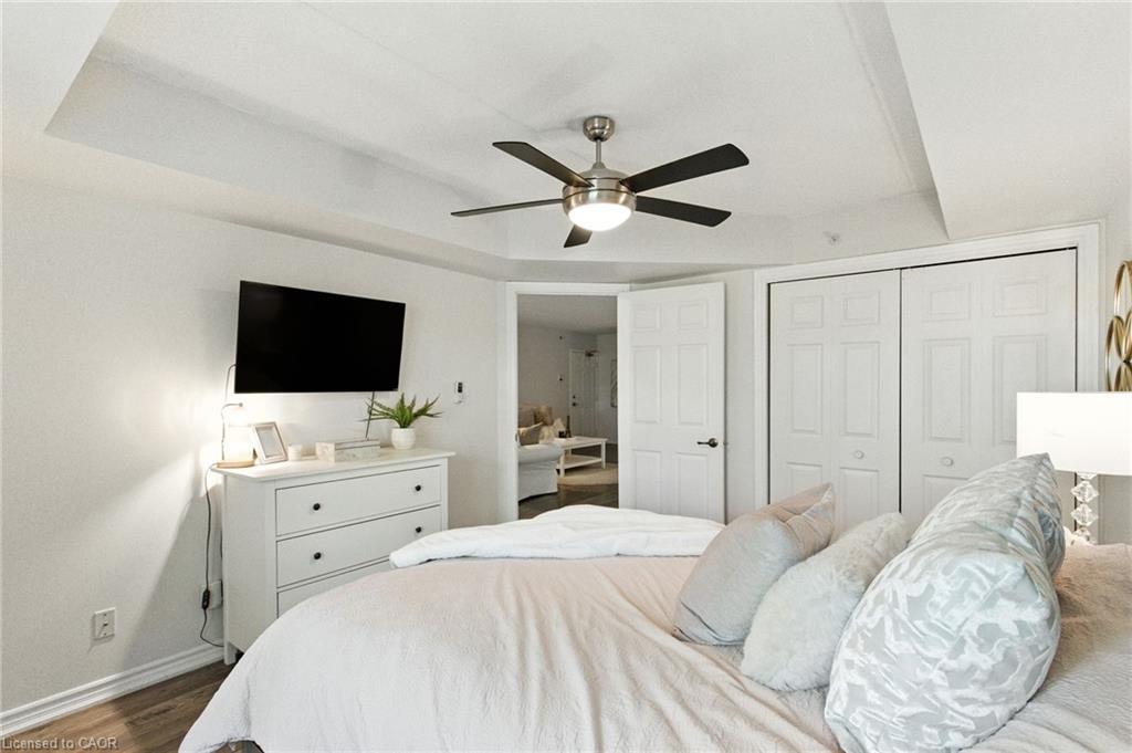 305-1490 Bishops Gate, Oakville, ON - Indoor Photo Showing Bedroom