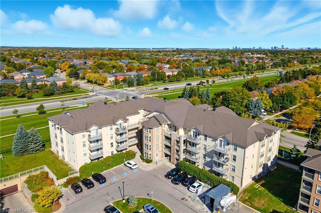 305-1490 Bishops Gate, Oakville, ON - Outdoor With View