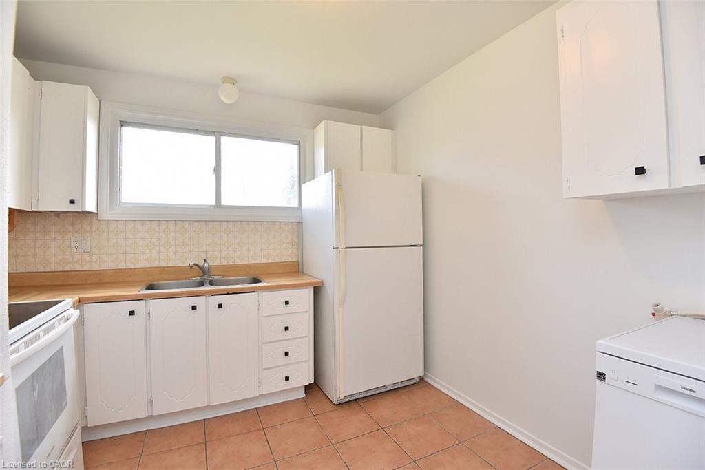 30A-1564 Garth Street, Hamilton, ON - Indoor Photo Showing Kitchen With Double Sink