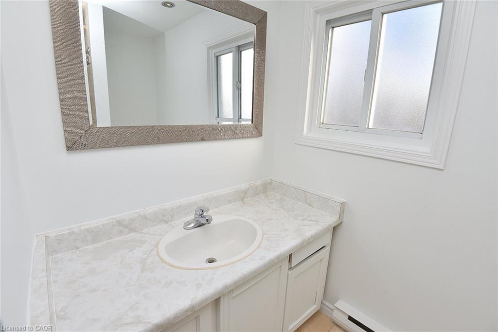 30A-1564 Garth Street, Hamilton, ON - Indoor Photo Showing Bathroom