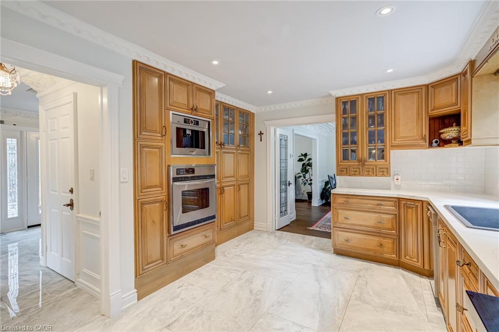 28 Stonegate Drive, Hamilton, ON - Indoor Photo Showing Kitchen
