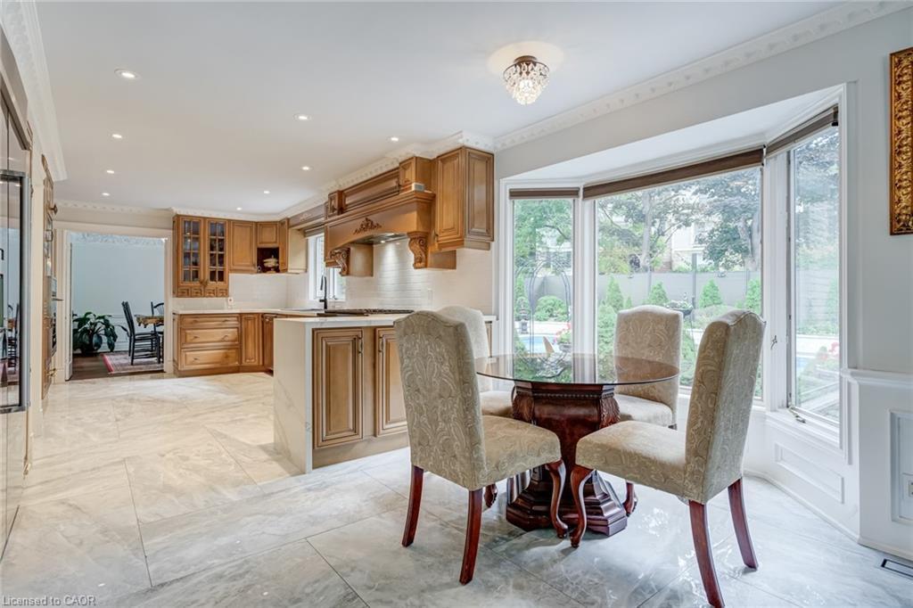 28 Stonegate Drive, Hamilton, ON - Indoor Photo Showing Dining Room