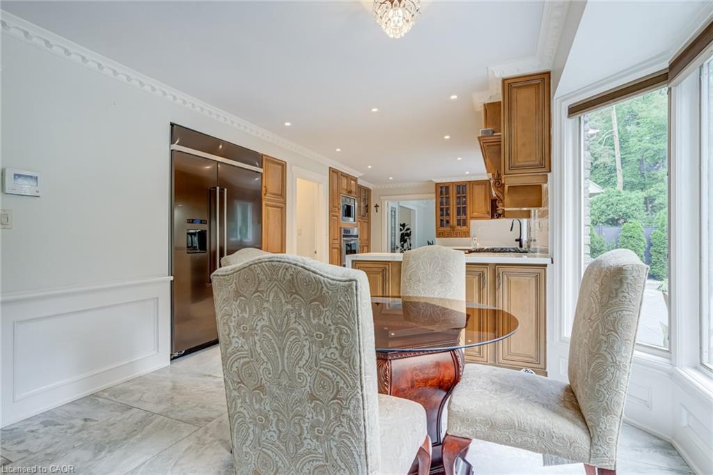 28 Stonegate Drive, Hamilton, ON - Indoor Photo Showing Dining Room