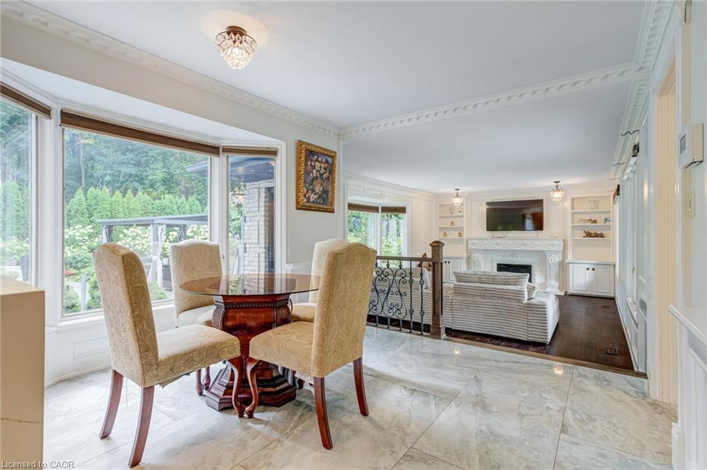 28 Stonegate Drive, Hamilton, ON - Indoor Photo Showing Dining Room