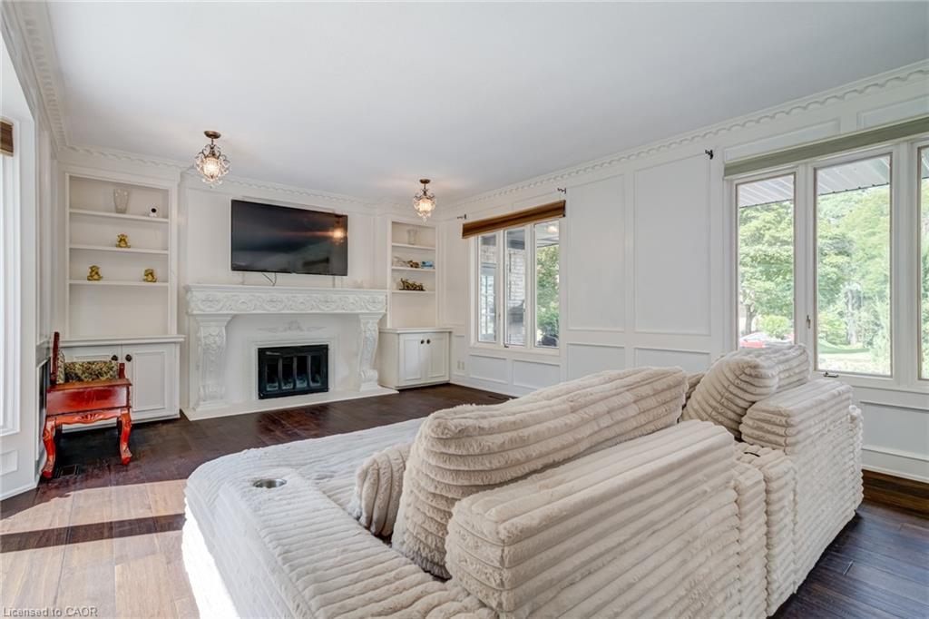 28 Stonegate Drive, Hamilton, ON - Indoor With Fireplace