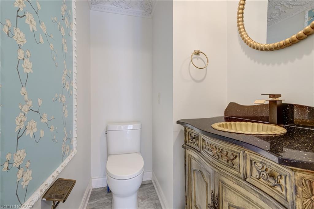 28 Stonegate Drive, Hamilton, ON - Indoor Photo Showing Bathroom