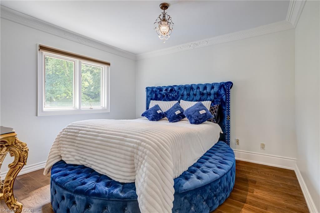 28 Stonegate Drive, Hamilton, ON - Indoor Photo Showing Bedroom