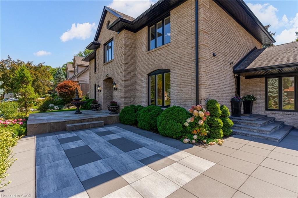 28 Stonegate Drive, Hamilton, ON - Outdoor With Exterior