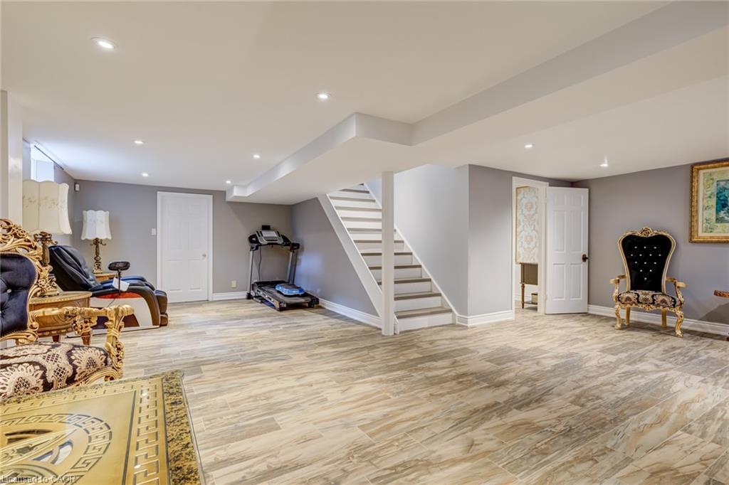 28 Stonegate Drive, Hamilton, ON - Indoor