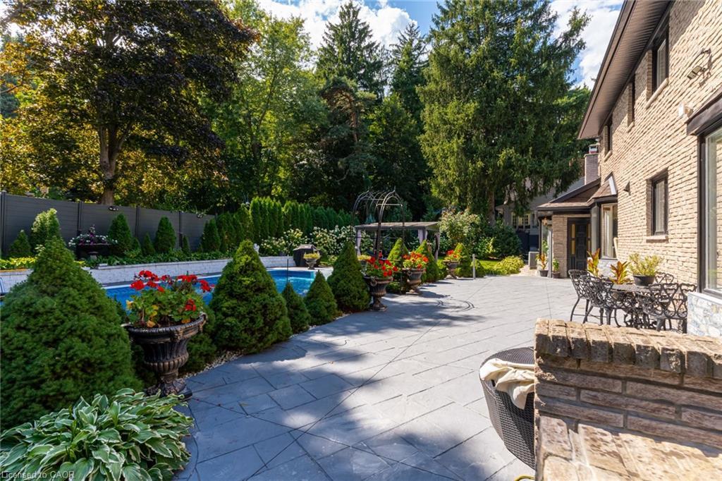 28 Stonegate Drive, Hamilton, ON - Outdoor