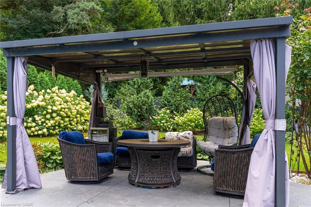 28 Stonegate Drive, Hamilton, ON - Outdoor With Deck Patio Veranda