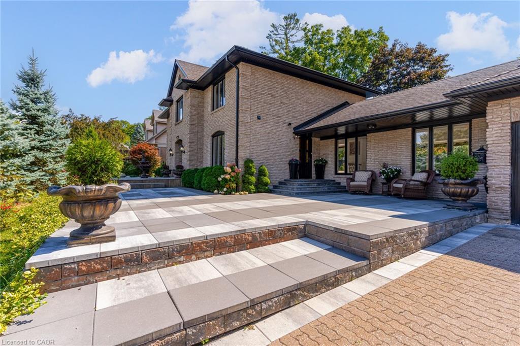 28 Stonegate Drive, Hamilton, ON - Outdoor With Deck Patio Veranda