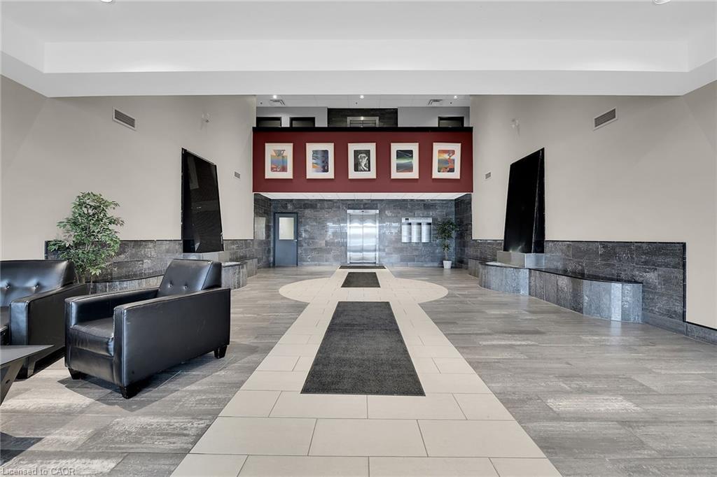 221-1100 South Service Road, Hamilton, ON