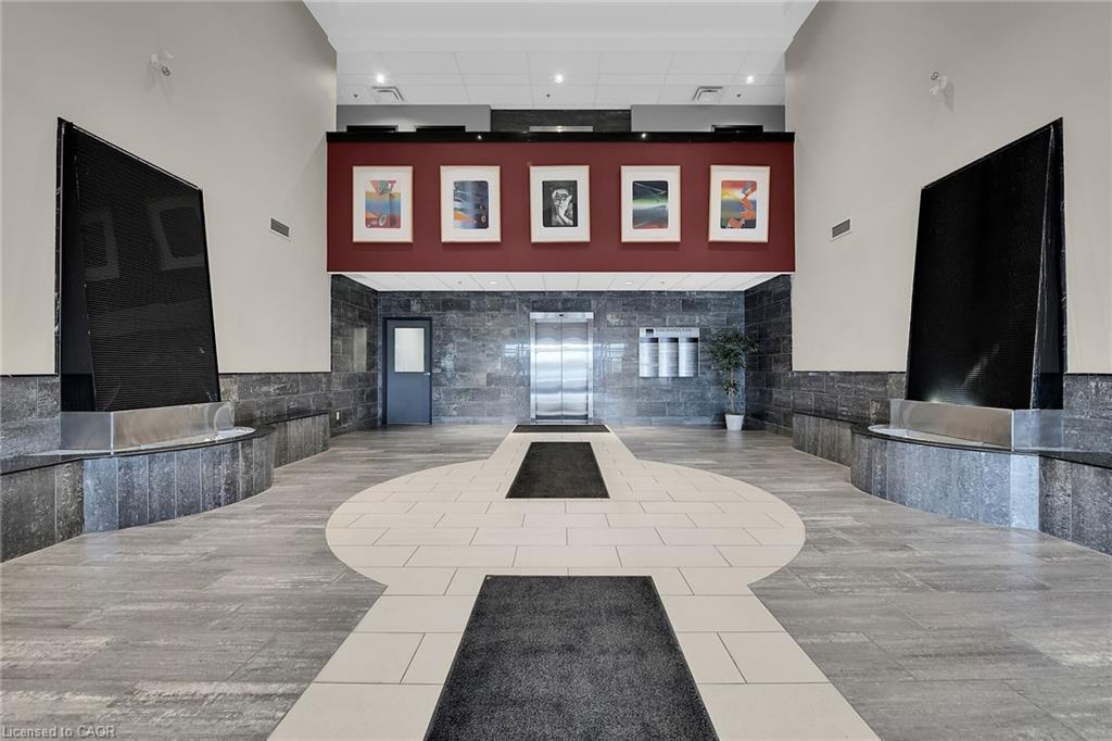 221-1100 South Service Road, Hamilton, ON