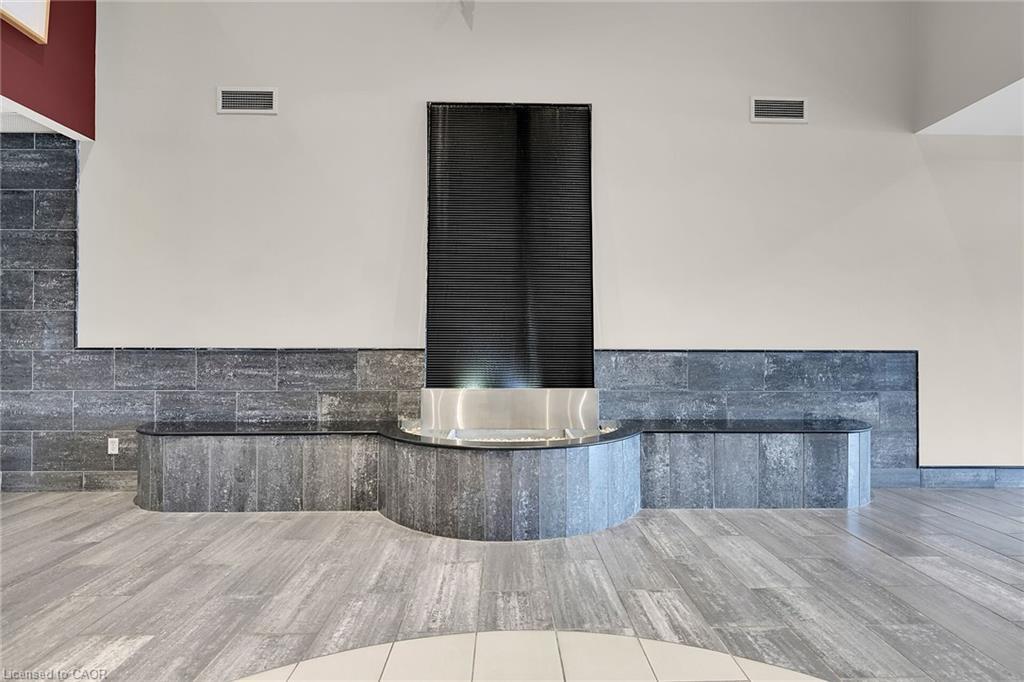 221-1100 South Service Road, Hamilton, ON