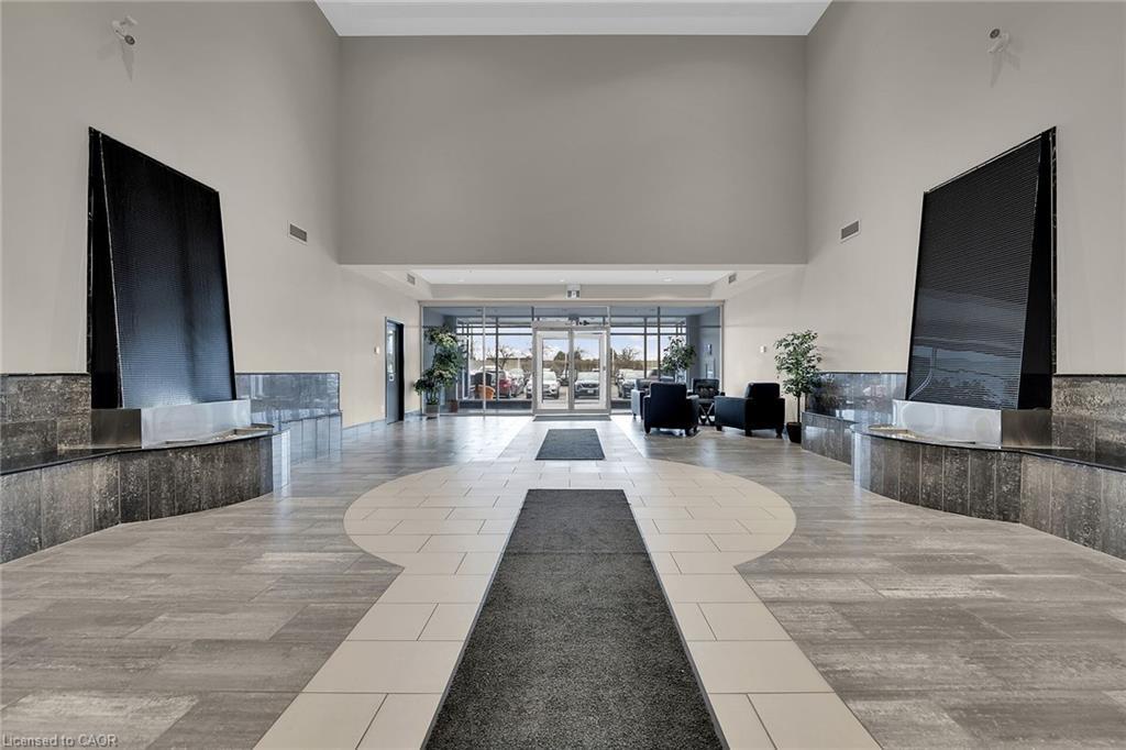 221-1100 South Service Road, Hamilton, ON