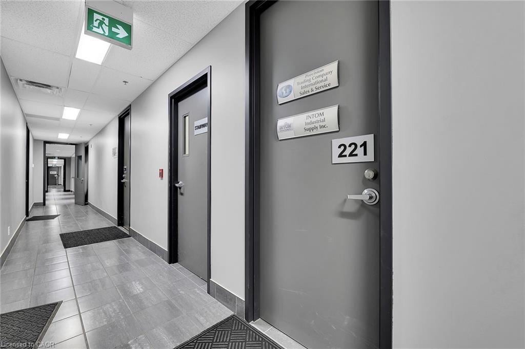 221-1100 South Service Road, Hamilton, ON