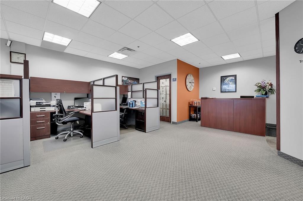 221-1100 South Service Road, Hamilton, ON