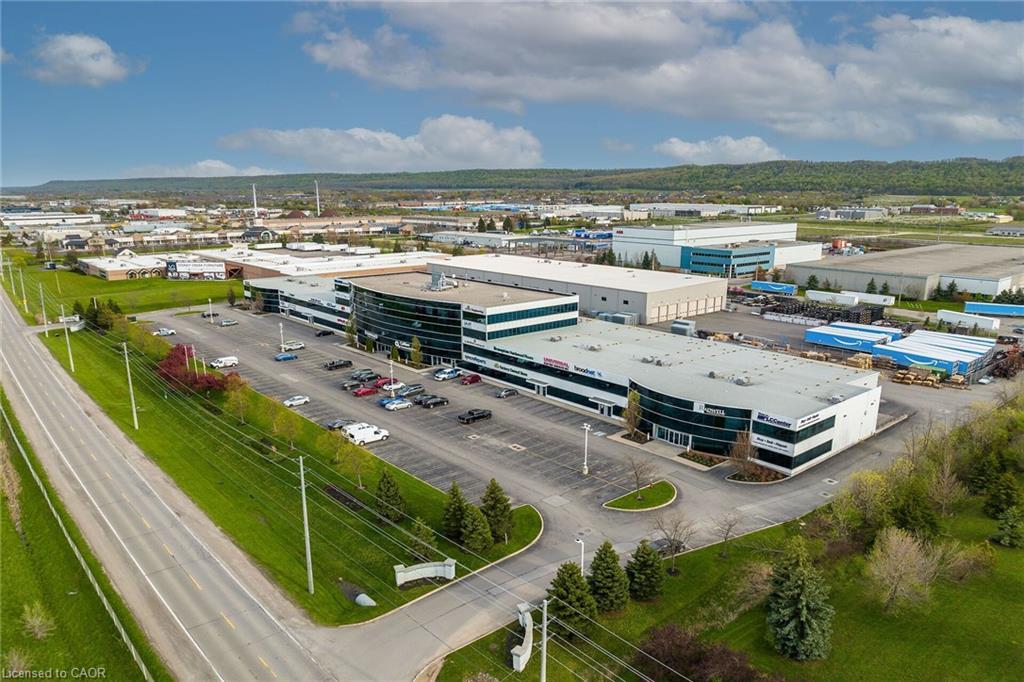 221-1100 South Service Road, Hamilton, ON
