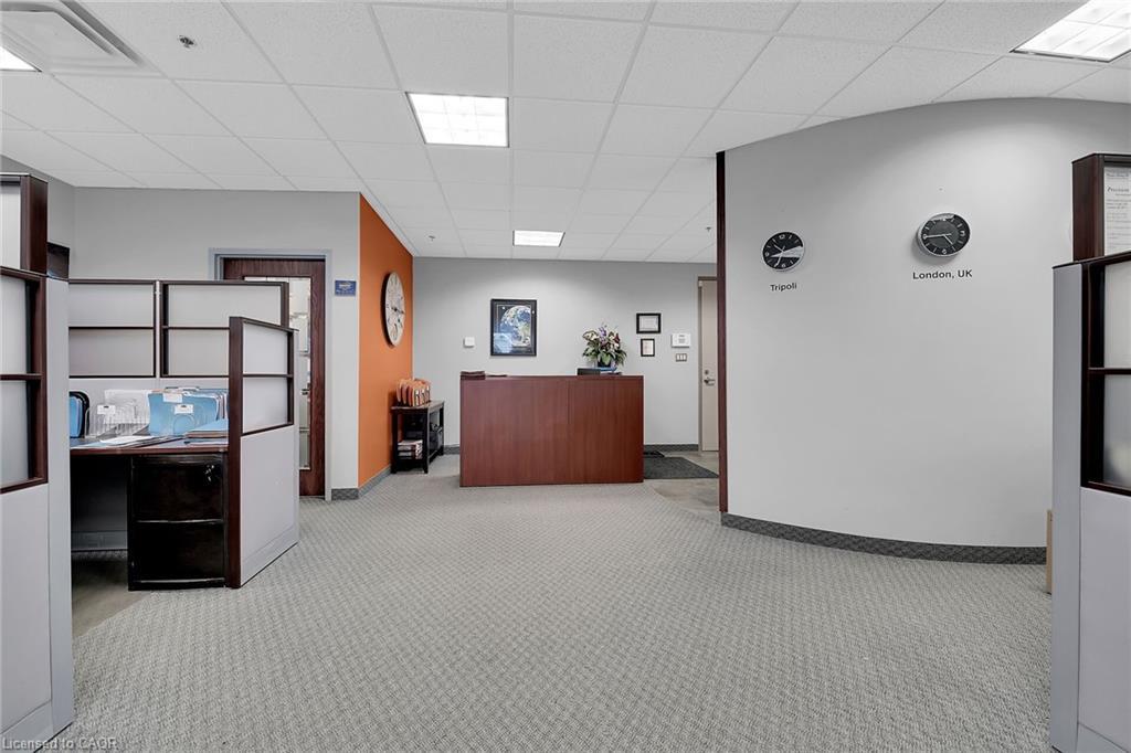 221-1100 South Service Road, Hamilton, ON