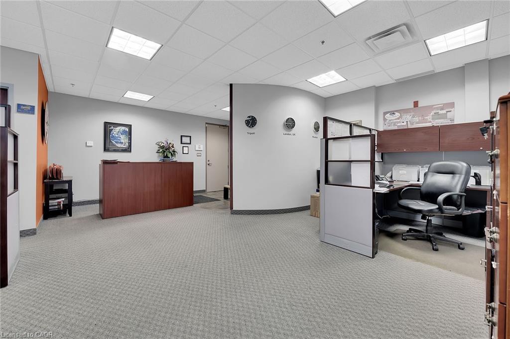 221-1100 South Service Road, Hamilton, ON