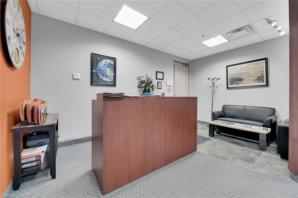 221-1100 South Service Road, Hamilton, ON