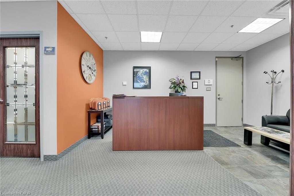 221-1100 South Service Road, Hamilton, ON