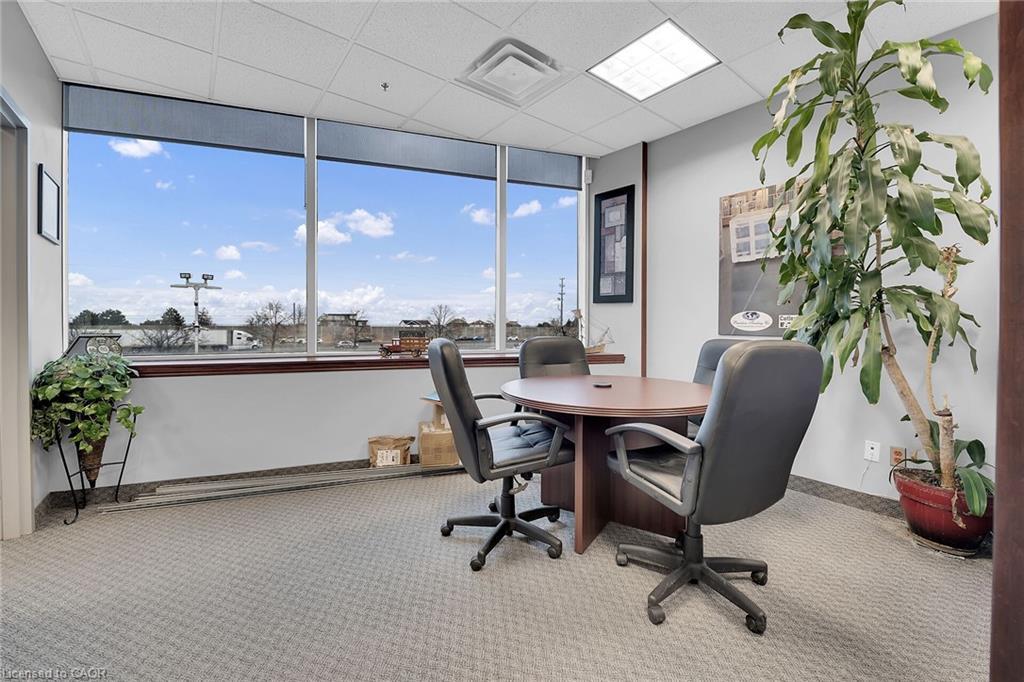 221-1100 South Service Road, Hamilton, ON