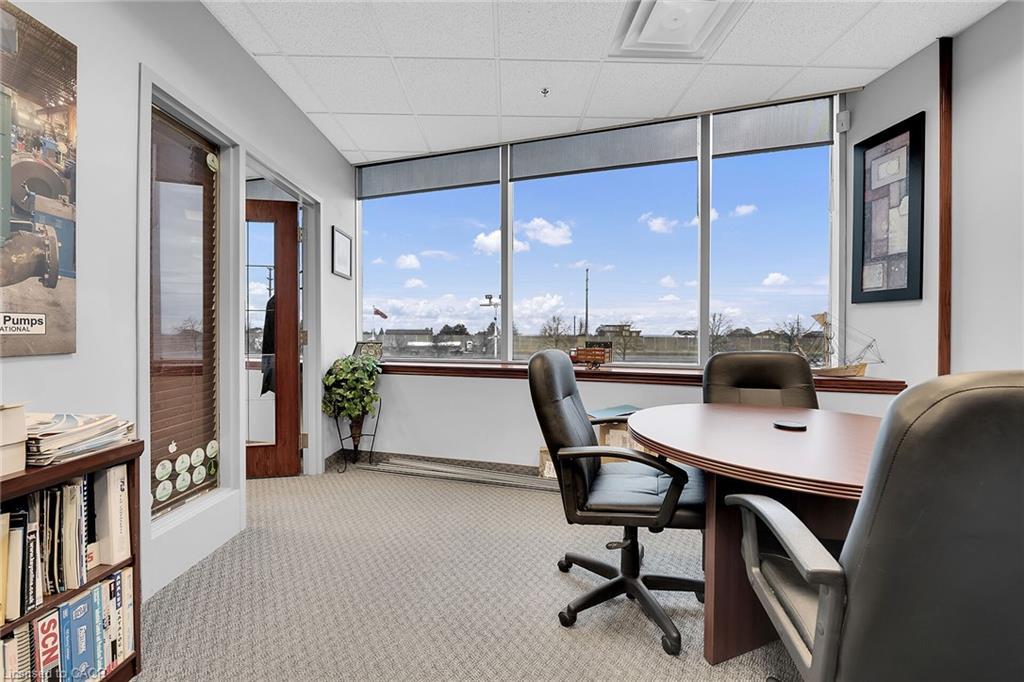 221-1100 South Service Road, Hamilton, ON