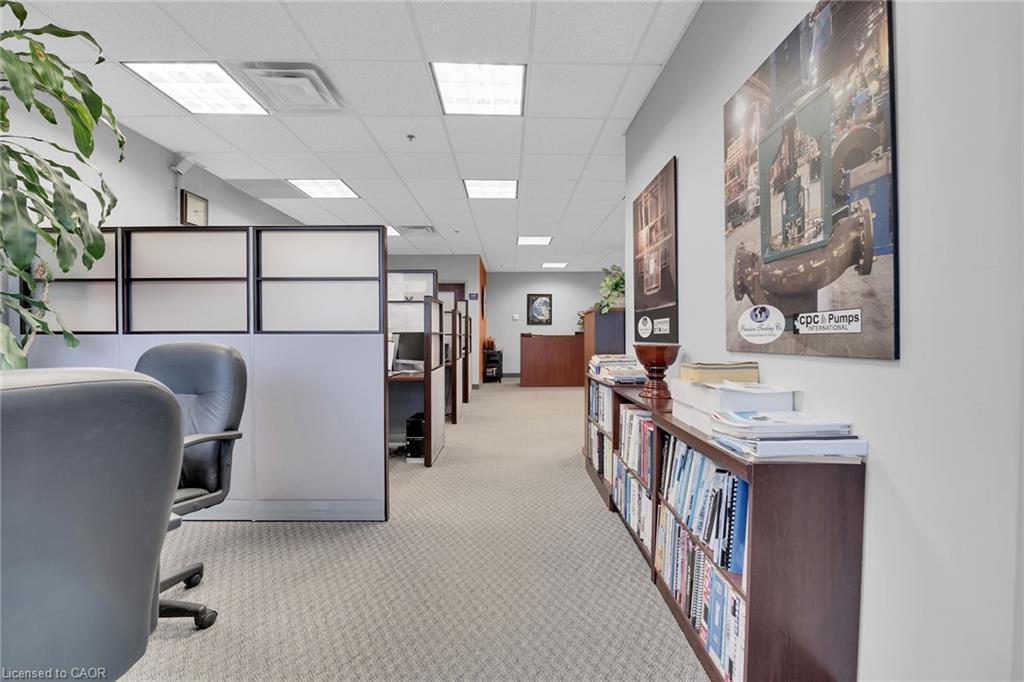 221-1100 South Service Road, Hamilton, ON