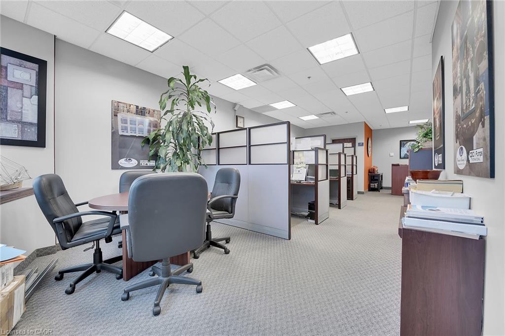 221-1100 South Service Road, Hamilton, ON