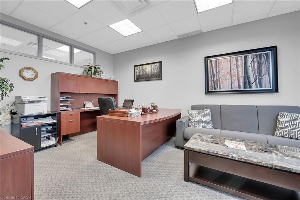 221-1100 South Service Road, Hamilton, ON