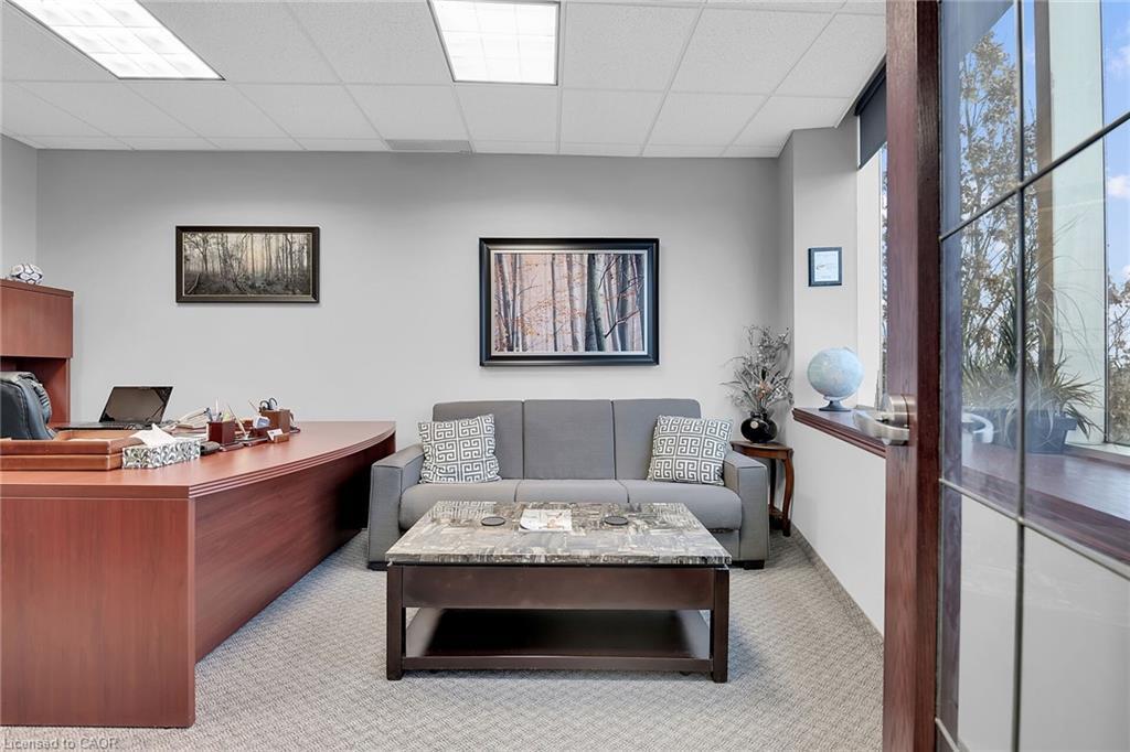 221-1100 South Service Road, Hamilton, ON