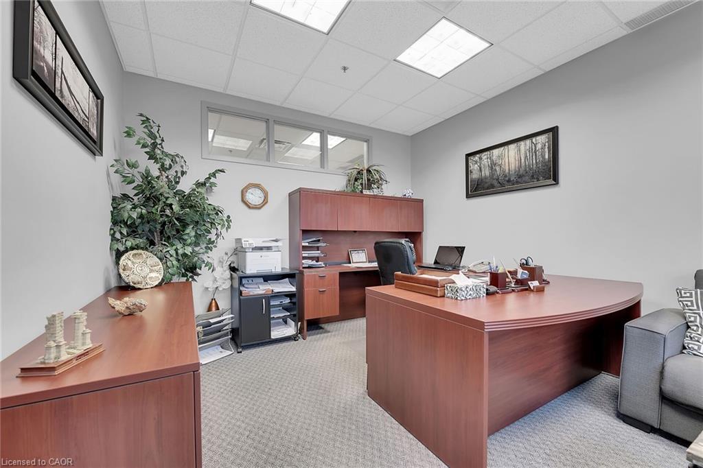 221-1100 South Service Road, Hamilton, ON