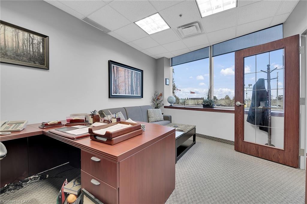 221-1100 South Service Road, Hamilton, ON