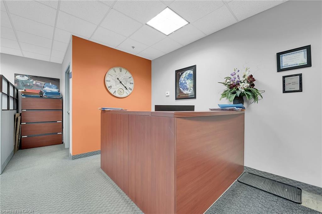 221-1100 South Service Road, Hamilton, ON