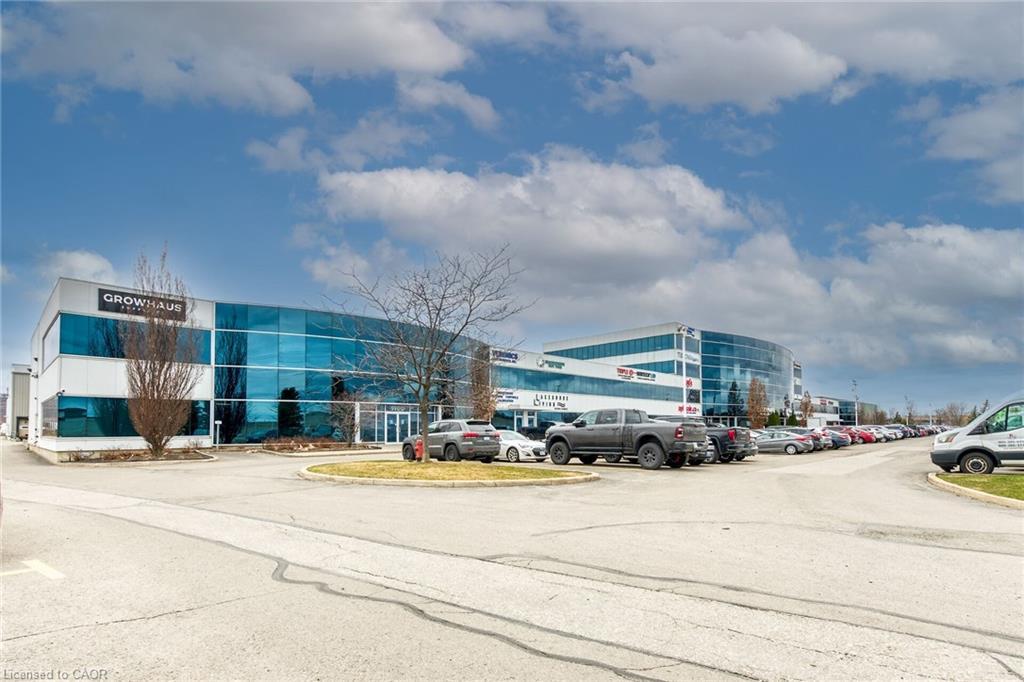 221-1100 South Service Road, Hamilton, ON