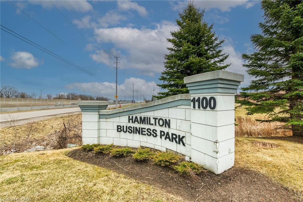 221-1100 South Service Road, Hamilton, ON