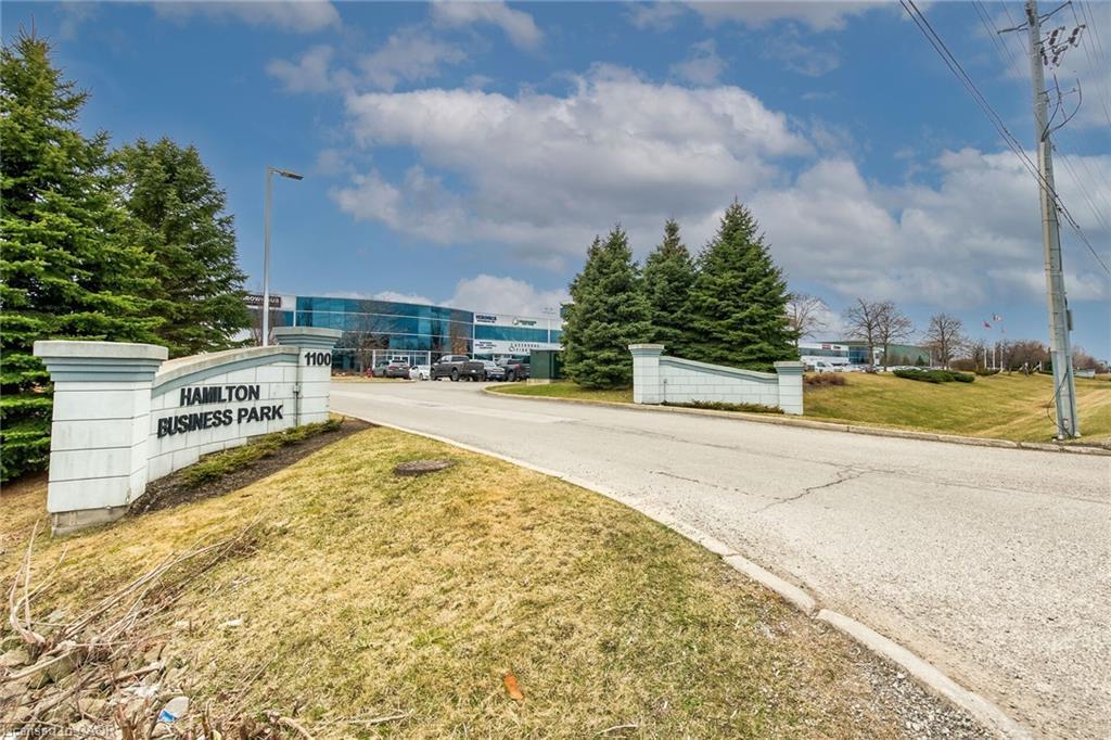 221-1100 South Service Road, Hamilton, ON